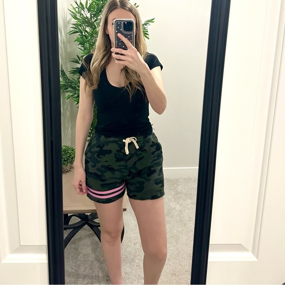 Sundry camouflage Pink Shorts - Picture 1 of 2